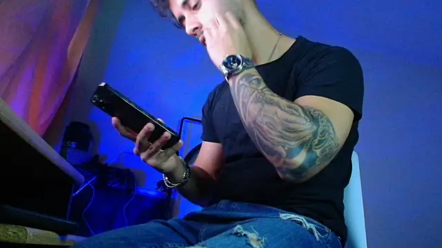 Snapshot of XanderCage99 chatting on November 7, 2025, 6:18 am XanderCage99 online show from November 7, 2025, 6:18 am