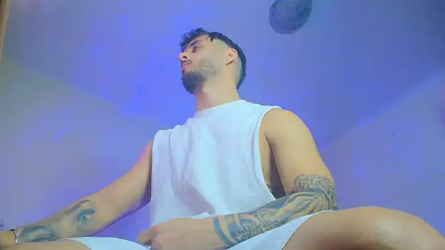 Snapshot of XanderCage99 chatting on March 22, 2025, 11:32 am XanderCage99 online show from March 22, 2025, 11:32 am