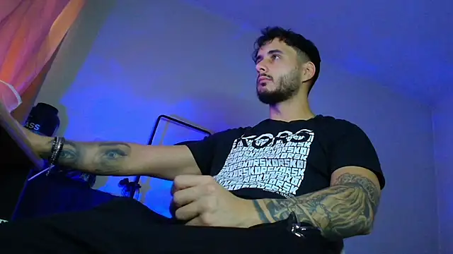 Snapshot of XanderCage99 chatting on November 12, 2025, 9:35 am XanderCage99 online show from November 12, 2025, 9:35 am