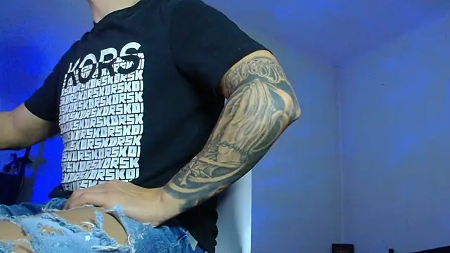 Snapshot of XanderCage99 chatting on November 17, 2025, 6:06 am XanderCage99 online show from November 17, 2025, 6:06 am