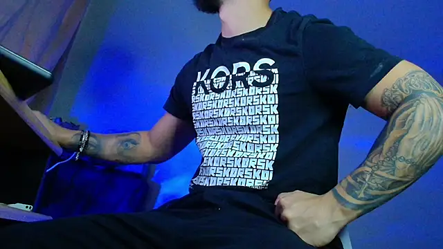 Snapshot of XanderCage99 chatting on October 3, 2025, 5:31 am XanderCage99 online show from October 3, 2025, 5:31 am