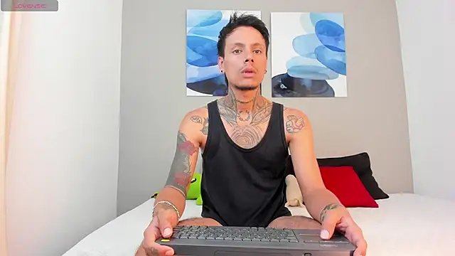 Snapshot of Emilio_Wolf chatting on January 23, 2025, 10:43 am Emilio Wolf online show from January 23, 2025, 10:43 am