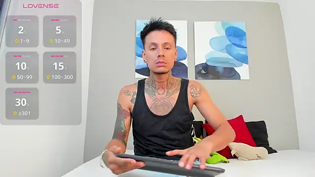 Snapshot of Emilio_Wolf chatting on February 3, 2025, 10:43 pm Emilio Wolf online show from February 3, 2025, 10:43 pm