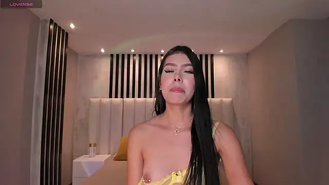 Snapshot of NiaSalvatore chatting on March 13, 2025, 10:32 pm NiaSalvatore online show from March 13, 2025, 10:32 pm