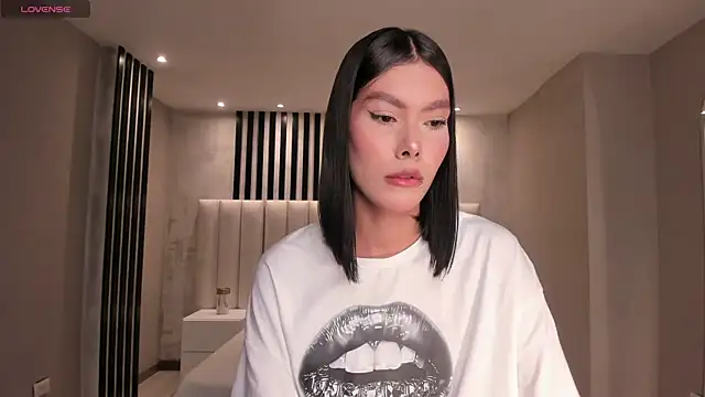 Snapshot of NiaSalvatore chatting on September 8, 2025, 6:18 pm NiaSalvatore online show from September 8, 2025, 6:18 pm