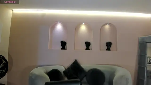 Snapshot of NiaSalvatore chatting on December 15, 2025, 7:52 pm NiaSalvatore online show from December 15, 2025, 7:52 pm