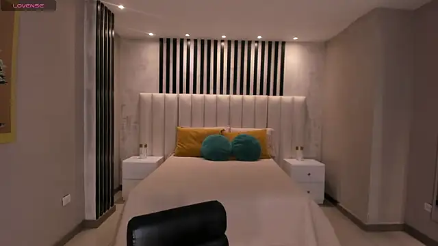 Snapshot of NiaSalvatore chatting on October 4, 2025, 5:58 pm NiaSalvatore online show from October 4, 2025, 5:58 pm