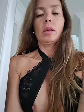 Snapshot of karina_warthon chatting on January 9, 2026, 5:42 pm karina warthon online show from January 9, 2026, 5:42 pm