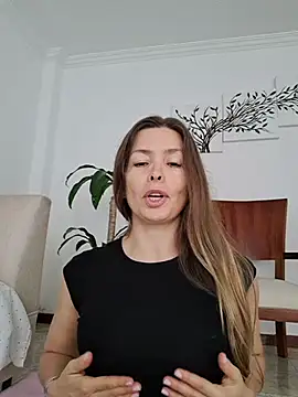 Snapshot of karina_warthon chatting on February 13, 2026, 5:35 pm karina warthon online show from February 13, 2026, 5:35 pm