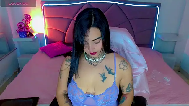 Snapshot of Carolaine01 chatting on October 8, 2025, 8:42 pm Carolaine01 online show from October 8, 2025, 8:42 pm