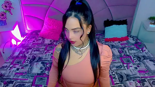 Snapshot of Carolaine01 chatting on September 9, 2025, 9:46 pm Carolaine01 online show from September 9, 2025, 9:46 pm