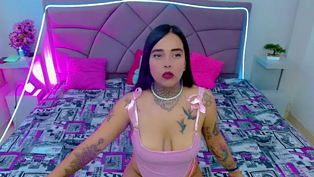 Snapshot of Carolaine01 chatting on September 11, 2025, 3:23 pm Carolaine01 online show from September 11, 2025, 3:23 pm