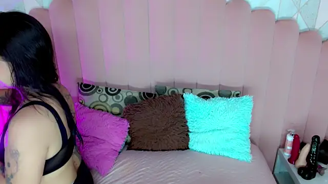 Snapshot of Carolaine01 chatting on November 12, 2025, 4:33 pm Carolaine01 online show from November 12, 2025, 4:33 pm