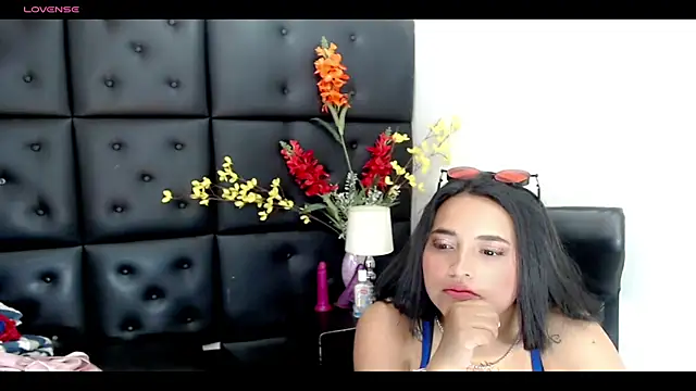 Snapshot of Carolaine01 chatting on March 3, 2025, 10:10 pm Carolaine01 online show from March 3, 2025, 10:10 pm