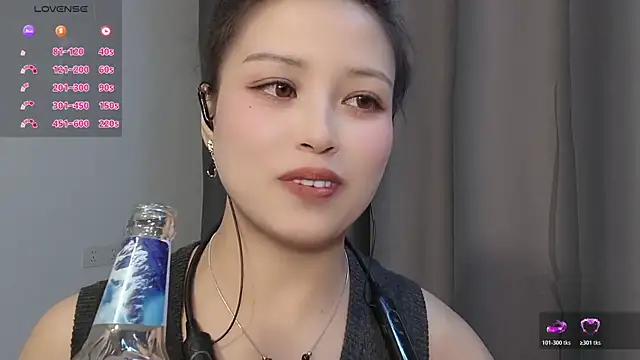 Snapshot of Lucky-xiuxiu chatting on November 28, 2025, 1:22 pm Lucky-xiuxiu online show from November 28, 2025, 1:22 pm