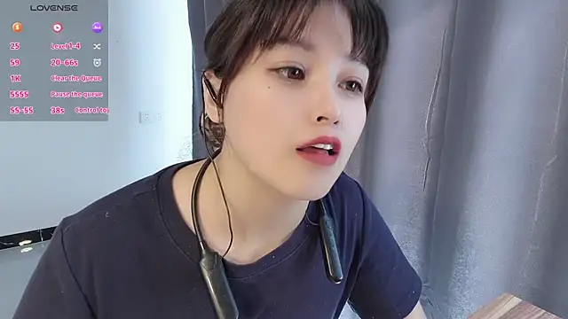 Snapshot of Lucky-xiuxiu chatting on October 25, 2025, 2:11 am Lucky-xiuxiu online show from October 25, 2025, 2:11 am