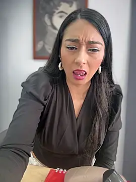 BELLA--26 online show from November 26, 2025, 1:44 pm