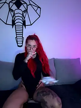 Mia-Fuchs online show from September 29, 2025, 5:36 am