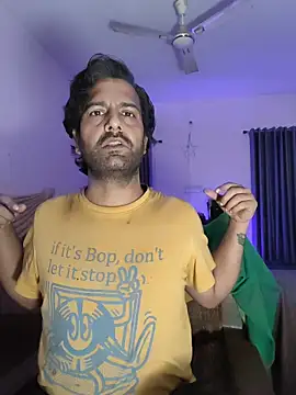 Snapshot of MAGNETICDADDY8 chatting on March 30, 2026, 2:51 pm MAGNETICDADDY8 online show from March 30, 2026, 2:51 pm