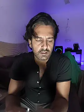 Snapshot of MAGNETICDADDY8 chatting on March 31, 2026, 3:03 pm MAGNETICDADDY8 online show from March 31, 2026, 3:03 pm