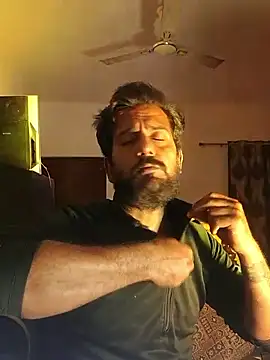 Snapshot of MAGNETICDADDY8 chatting on December 18, 2025, 5:17 pm MAGNETICDADDY8 online show from December 18, 2025, 5:17 pm