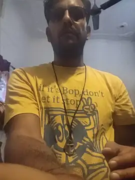 MAGNETICDADDY8 online show from October 31, 2025, 8:44 am