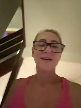 Snapshot of RoxytheBluepill chatting on January 12, 2025, 7:10 pm RoxytheBluepill online show from January 12, 2025, 7:10 pm