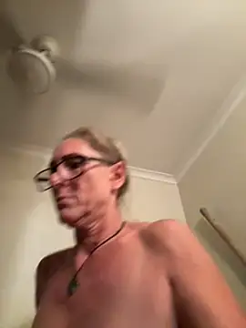 Snapshot of RoxytheBluepill chatting on January 3, 2025, 4:06 pm RoxytheBluepill online show from January 3, 2025, 4:06 pm