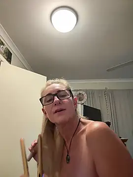 Snapshot of RoxytheBluepill chatting on January 13, 2025, 9:08 am RoxytheBluepill online show from January 13, 2025, 9:08 am