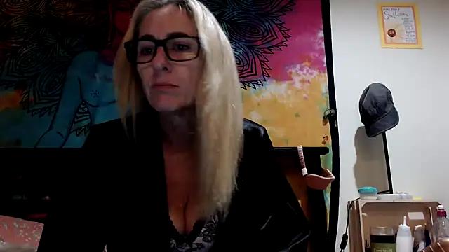 Snapshot of RoxytheBluepill chatting on January 11, 2025, 4:57 pm RoxytheBluepill online show from January 11, 2025, 4:57 pm