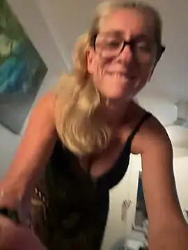 Snapshot of RoxytheBluepill chatting on January 12, 2025, 4:08 pm RoxytheBluepill online show from January 12, 2025, 4:08 pm