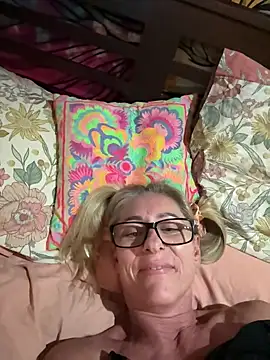 Snapshot of RoxytheBluepill chatting on January 17, 2025, 1:56 pm RoxytheBluepill online show from January 17, 2025, 1:56 pm