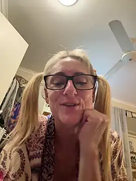 Snapshot of RoxytheBluepill chatting on January 17, 2025, 4:57 pm RoxytheBluepill online show from January 17, 2025, 4:57 pm