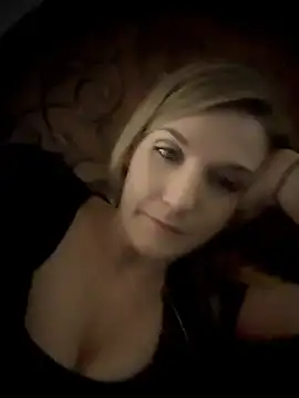 Snapshot of Kitty_DaCocks chatting on May 26, 2026, 9:57 pm Kitty DaCocks online show from May 26, 2026, 9:57 pm