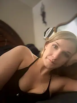 Snapshot of Kitty_DaCocks chatting on July 2, 2026, 11:22 pm Kitty DaCocks online show from July 2, 2026, 11:22 pm