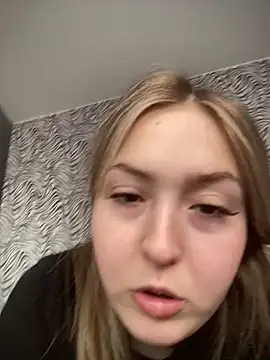 Snapshot of Emilie_Kitty chatting on January 6, 2025, 9:41 am Emilie Kitty online show from January 6, 2025, 9:41 am