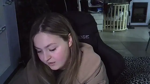 Snapshot of Emilie_Kitty chatting on January 12, 2025, 6:05 pm Emilie Kitty online show from January 12, 2025, 6:05 pm