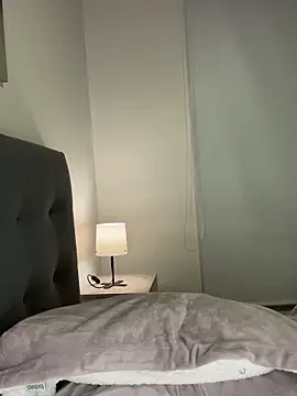 Snapshot of Maddy_Jones chatting on October 27, 2025, 1:17 am Maddy Jones online show from October 27, 2025, 1:17 am