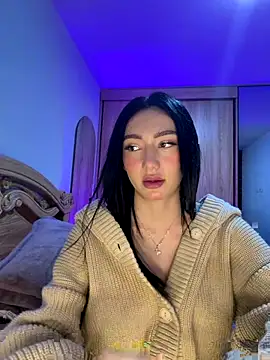 Snapshot of Maddy_Jones chatting on December 15, 2025, 1:22 am Maddy Jones online show from December 15, 2025, 1:22 am