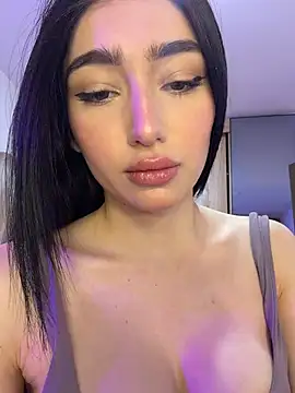 Maddy Jones online show from May 29, 2026, 4:18 am