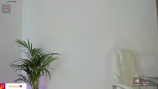 NiiaEvanss online show from March 3, 2025, 4:36 pm