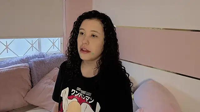 Charlotte  Miller online show from October 7, 2025, 11:33 am