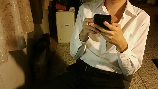 KYU890428 online show from December 18, 2025, 5:39 pm