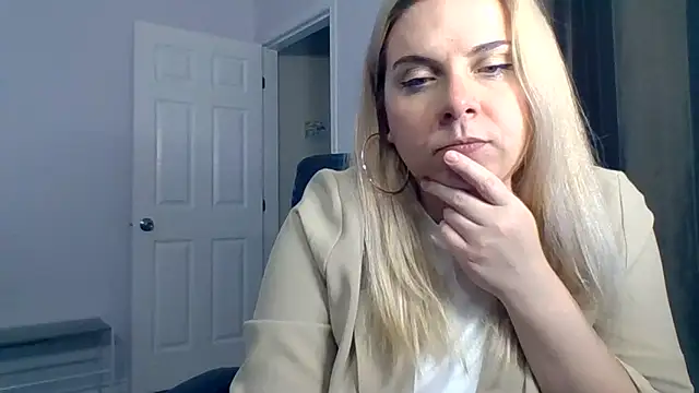 HappyIva online show from October 5, 2025, 12:34 am