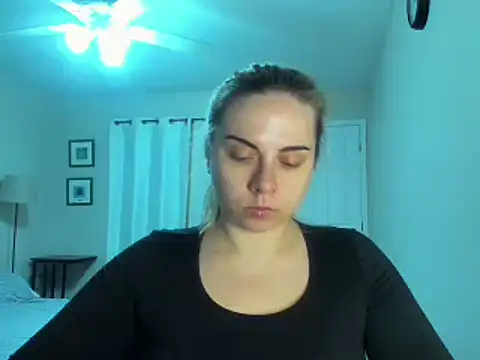 HappyIva online show from September 26, 2025, 5:47 am