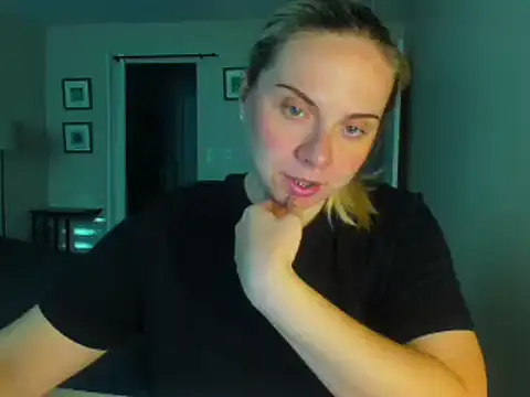 HappyIva online show from September 24, 2025, 4:02 pm