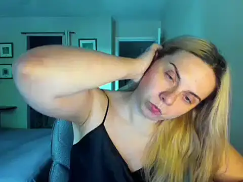 HappyIva online show from September 18, 2025, 12:35 am