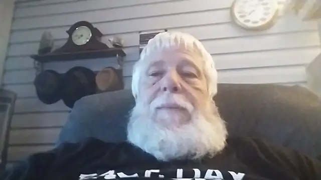 Snapshot of Futura_intx chatting on July 6, 2026, 12:45 pm Futura intx online show from July 6, 2026, 12:45 pm