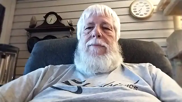 Snapshot of Futura_intx chatting on April 21, 2026, 12:34 am Futura intx online show from April 21, 2026, 12:34 am