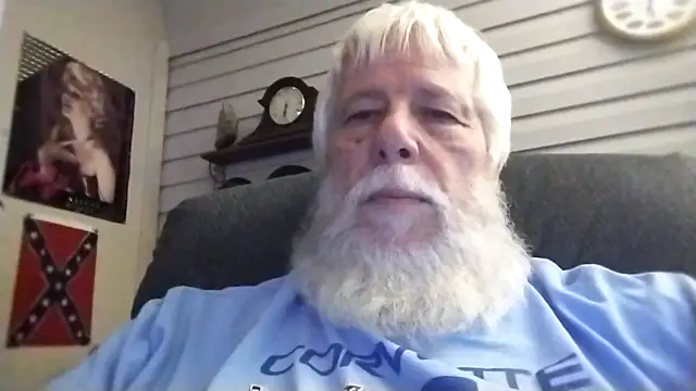 Snapshot of Futura_intx chatting on February 12, 2026, 12:32 am Futura intx online show from February 12, 2026, 12:32 am